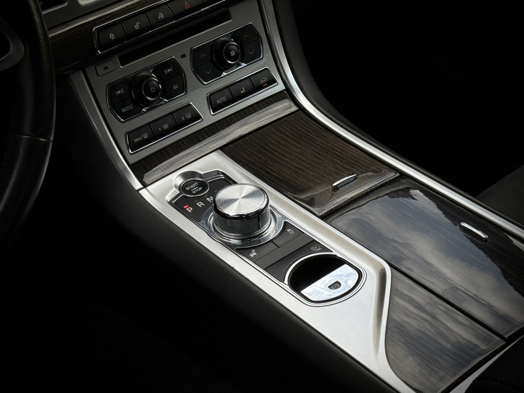 JAGUAR XF “R-SPORT” JAGUAR XF “R-SPORT”