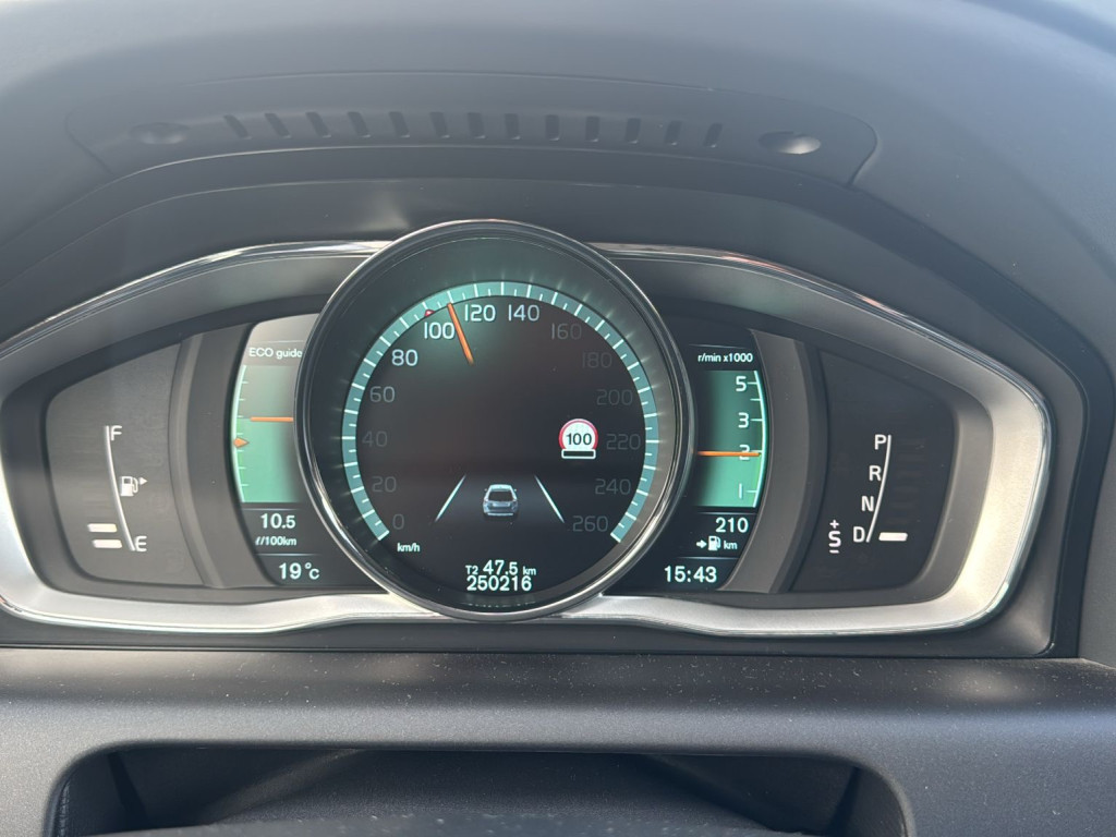 VOLVO XC60 D4 “EXCLUSIVE”