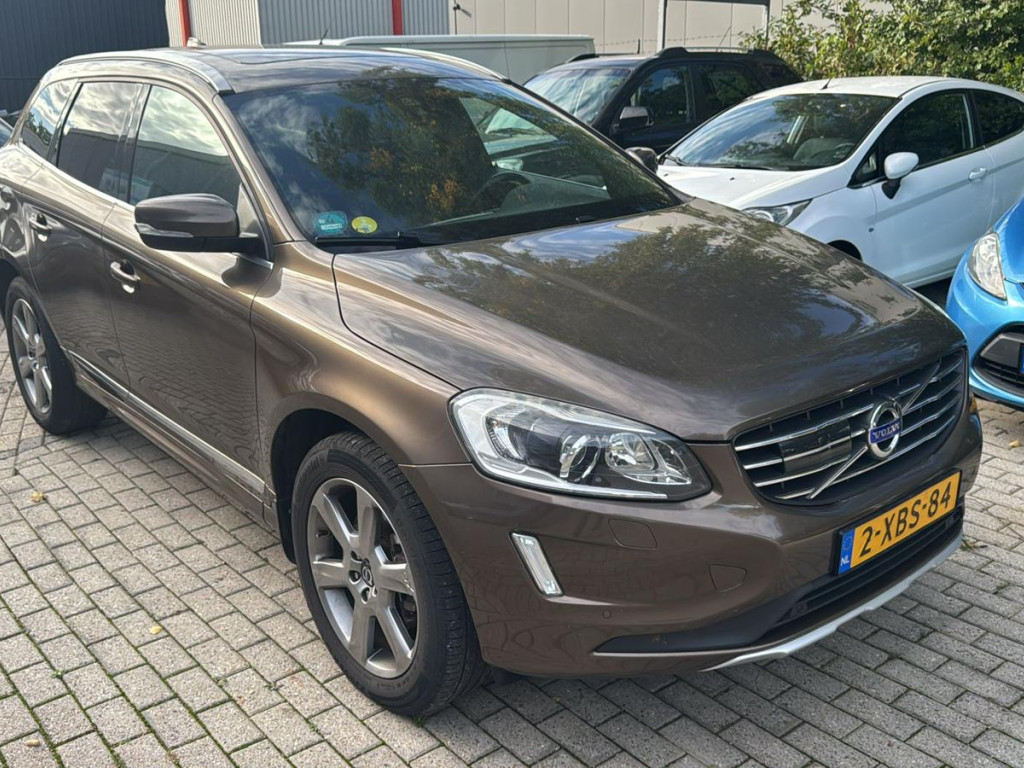 VOLVO XC60 D4 “EXCLUSIVE”