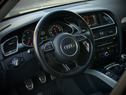 AUDI A4 S-LINE QUATTRO