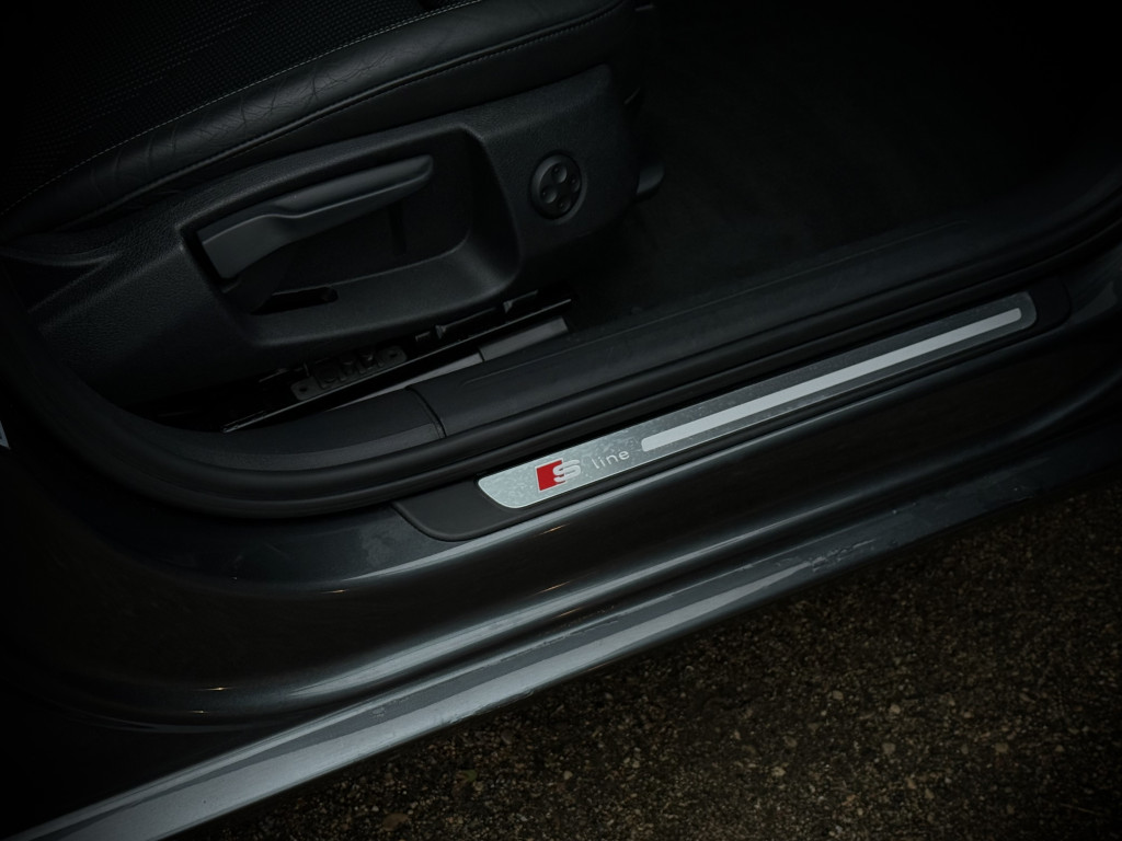 AUDI A4 S-LINE QUATTRO