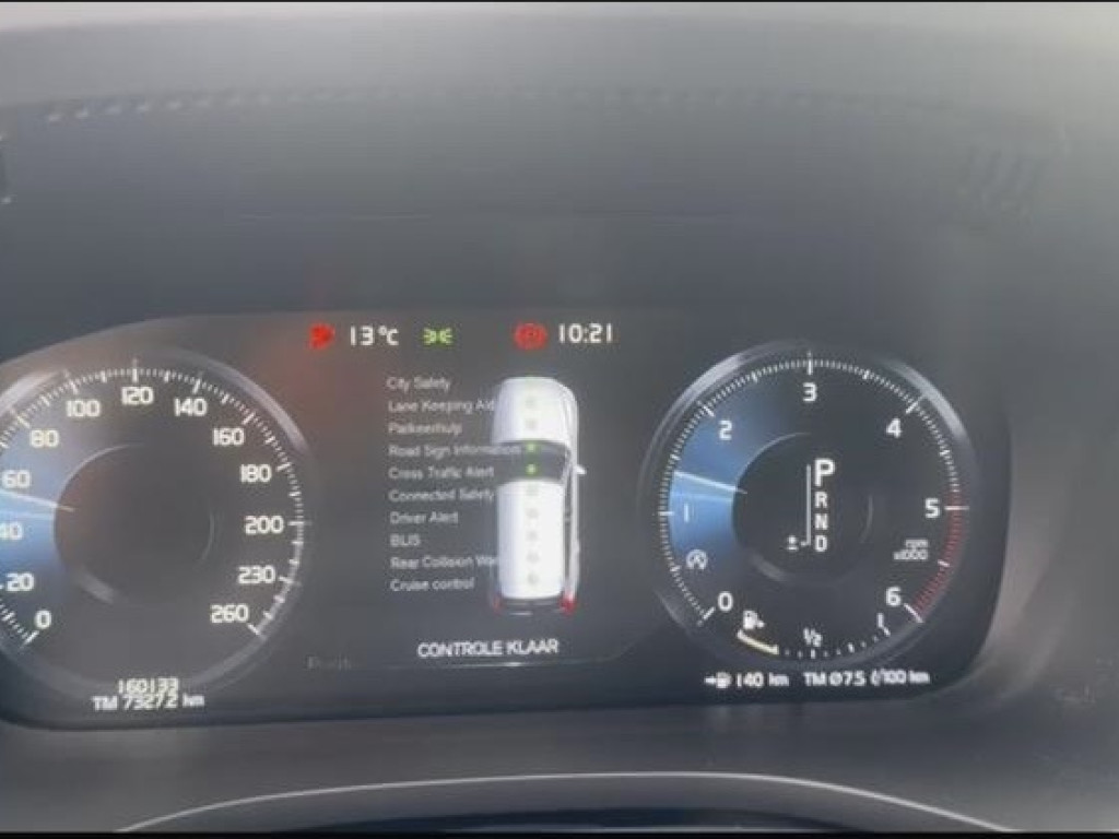 VOLVO XC60 D4 AWD “R-DESIGN”