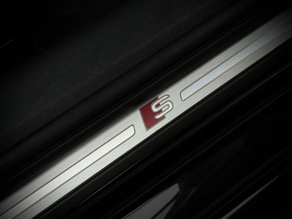 AUDI A4 S-LINE QUATTRO AUDI A4 S-LINE QUATTRO