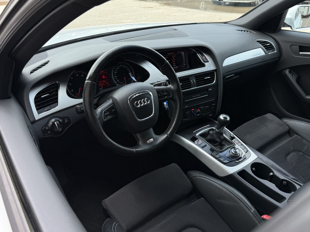 AUDI A4 S-LINE QUATTRO AUDI A4 S-LINE QUATTRO