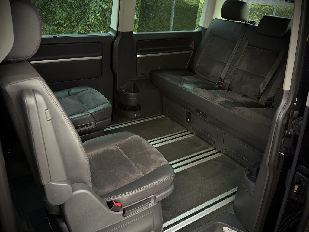 VW MULTIVAN “HIGHLINE” VW MULTIVAN “HIGHLINE”