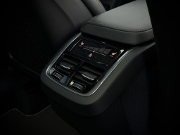 VOLVO XC60 AWD ''R-DESIGN'' VOLVO XC60 AWD ''R-DESIGN''