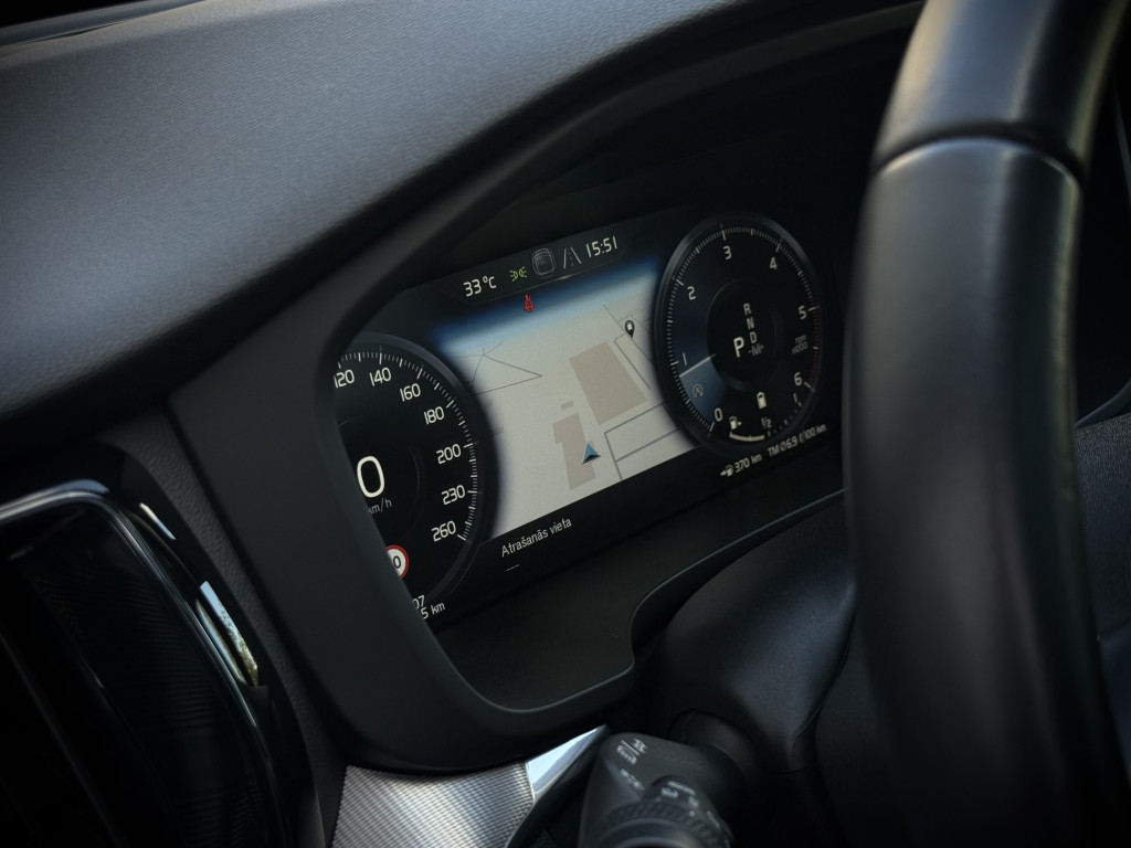 VOLVO XC60 AWD ''R-DESIGN'' VOLVO XC60 AWD ''R-DESIGN''