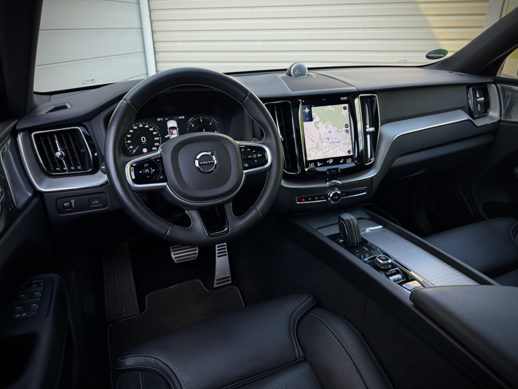VOLVO XC60 AWD ''R-DESIGN'' VOLVO XC60 AWD ''R-DESIGN''