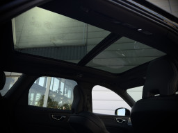 VOLVO XC60 AWD ''R-DESIGN'' VOLVO XC60 AWD ''R-DESIGN''