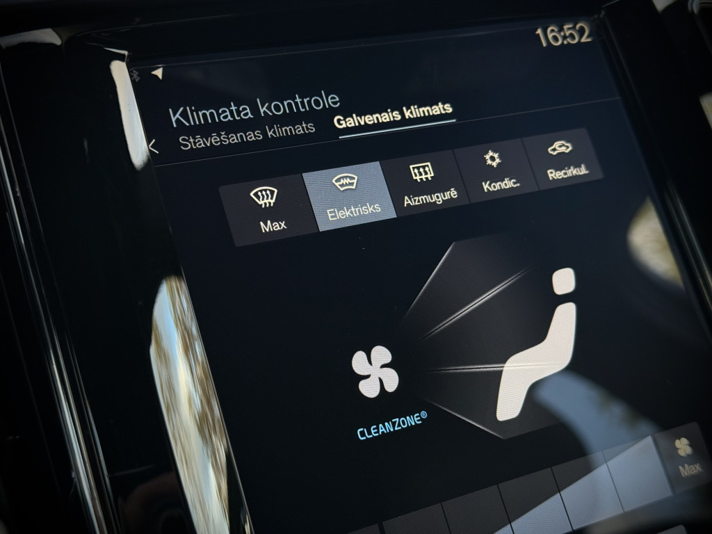 VOLVO XC60 D4 AWD “R-DESIGN”