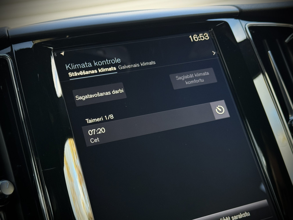 VOLVO XC60 D4 AWD “R-DESIGN”