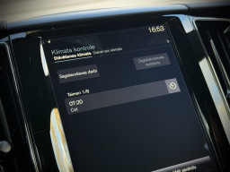 VOLVO XC60 D4 AWD “R-DESIGN”