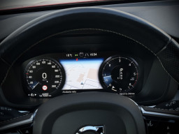 VOLVO XC60 D4 AWD “R-DESIGN”