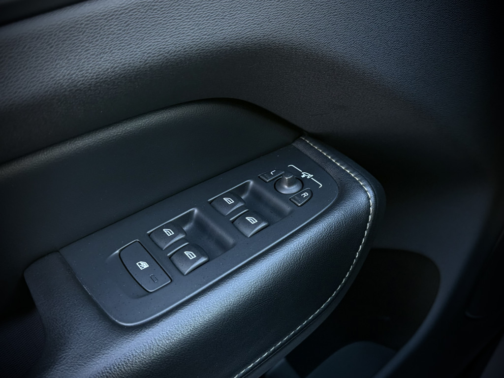 VOLVO XC60 D4 AWD “R-DESIGN”