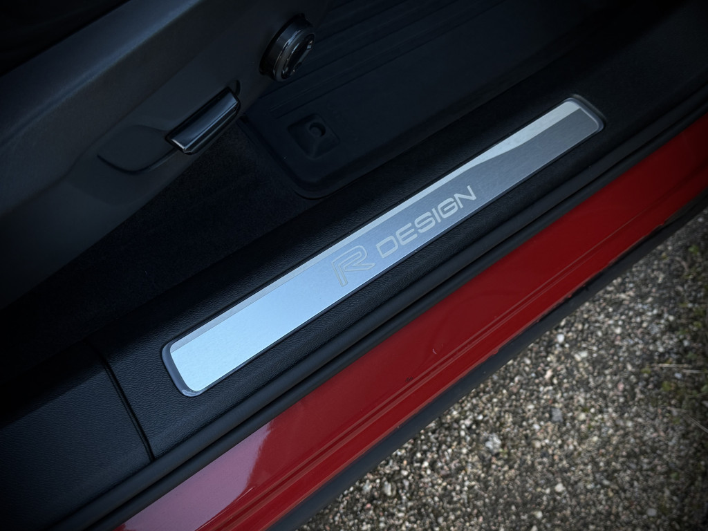 VOLVO XC60 D4 AWD “R-DESIGN”