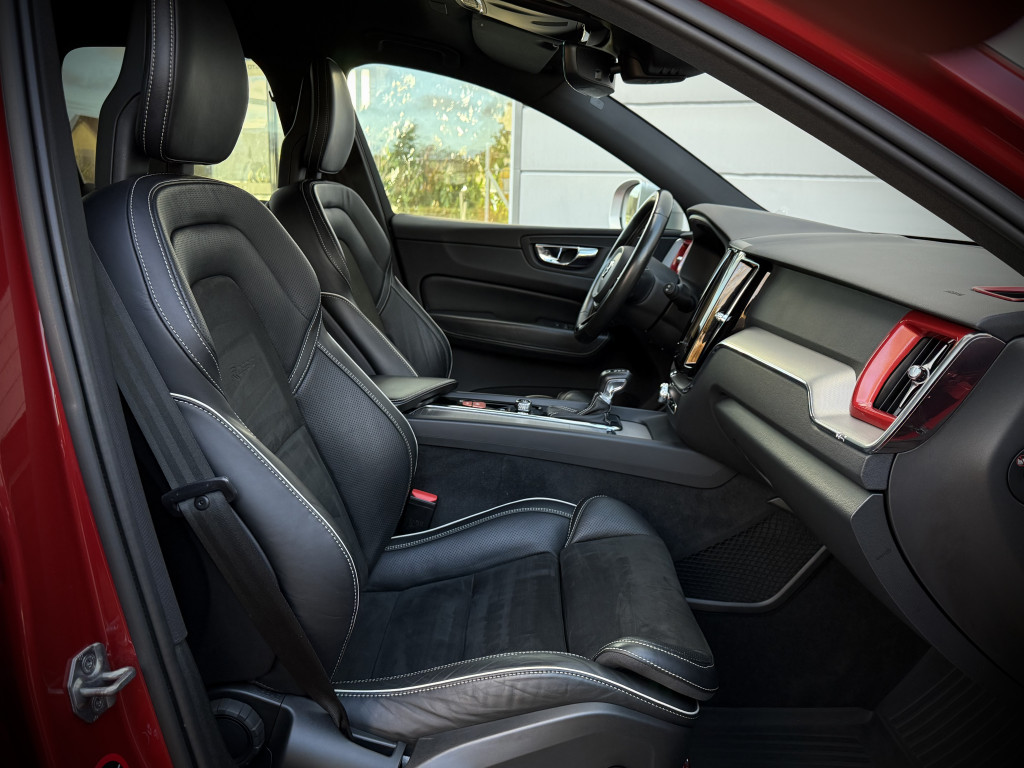 VOLVO XC60 D4 AWD “R-DESIGN”