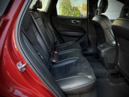 VOLVO XC60 D4 AWD “R-DESIGN”