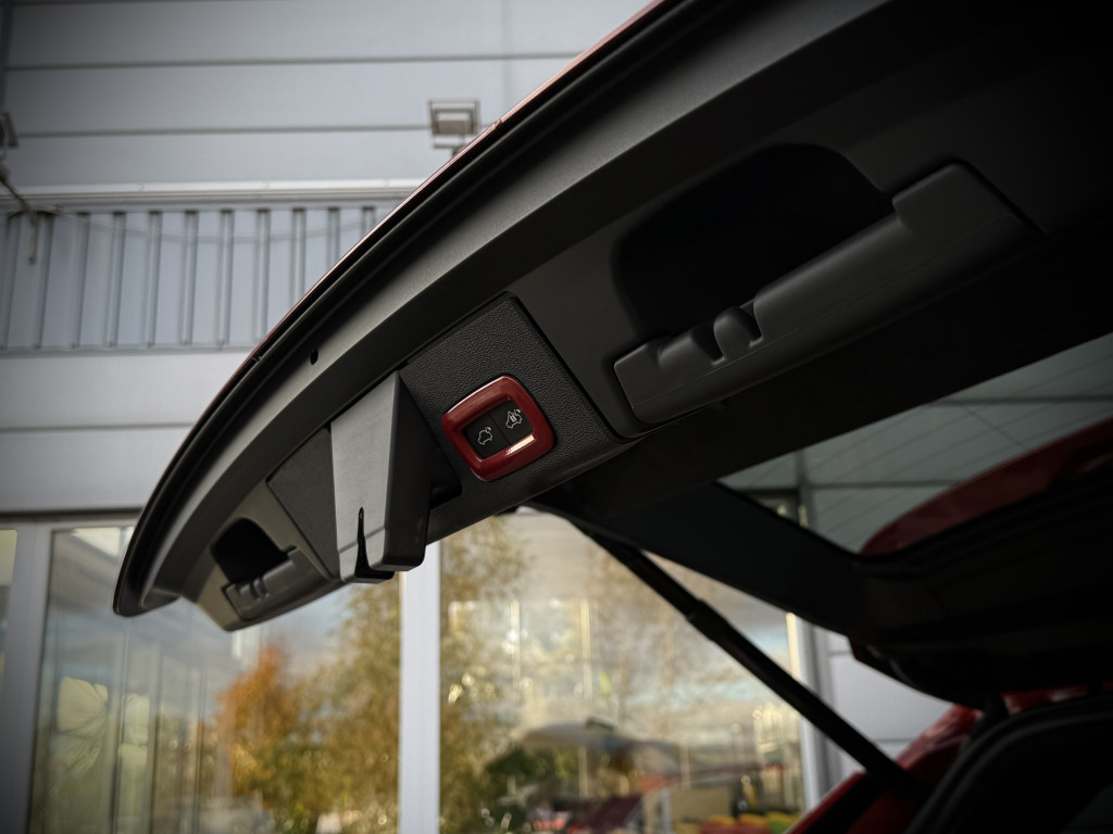 VOLVO XC60 D4 AWD “R-DESIGN”