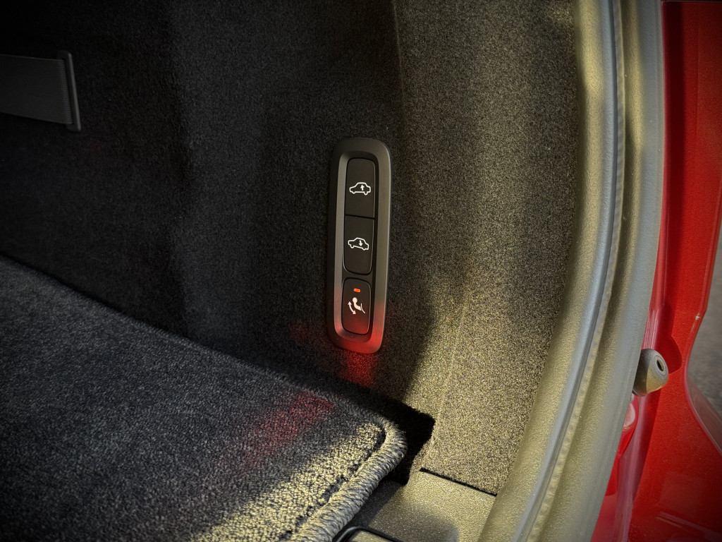 VOLVO XC60 D4 AWD “R-DESIGN”