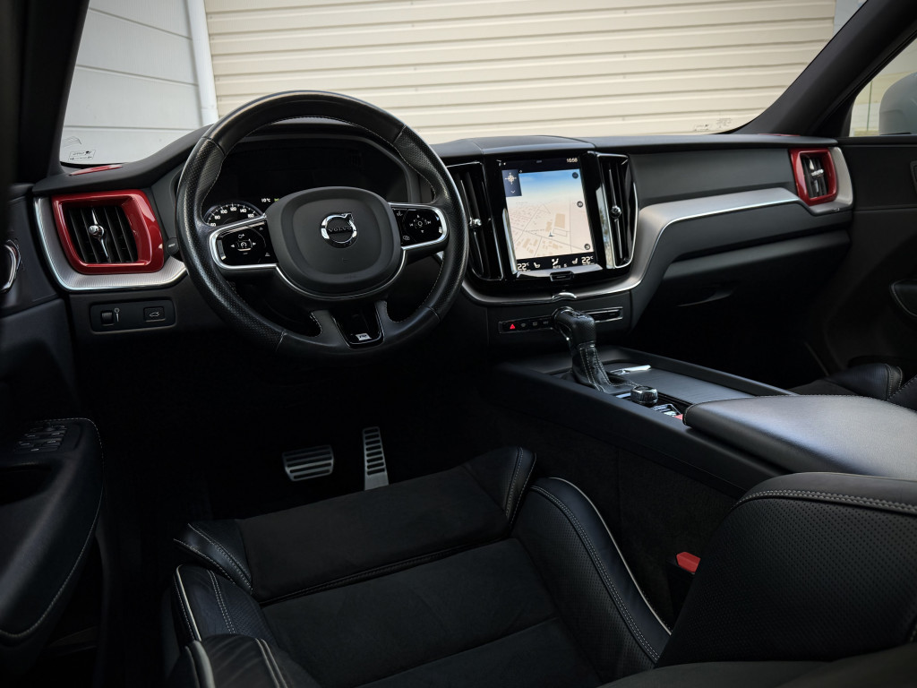 VOLVO XC60 D4 AWD “R-DESIGN”