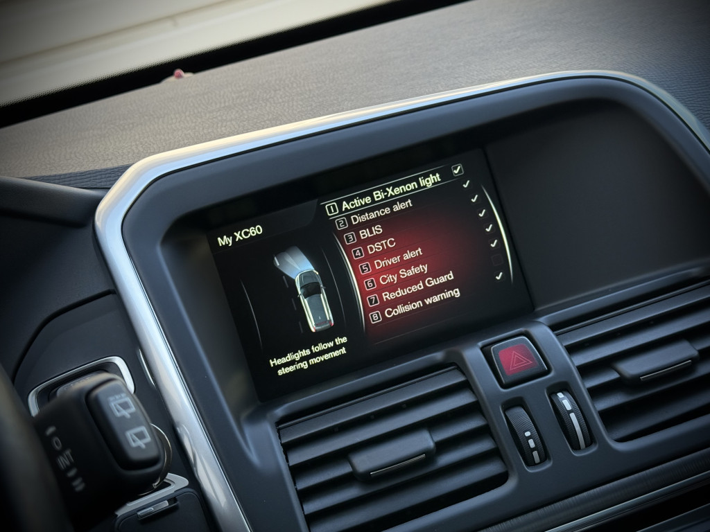 VOLVO XC60 D4 “EXCLUSIVE”