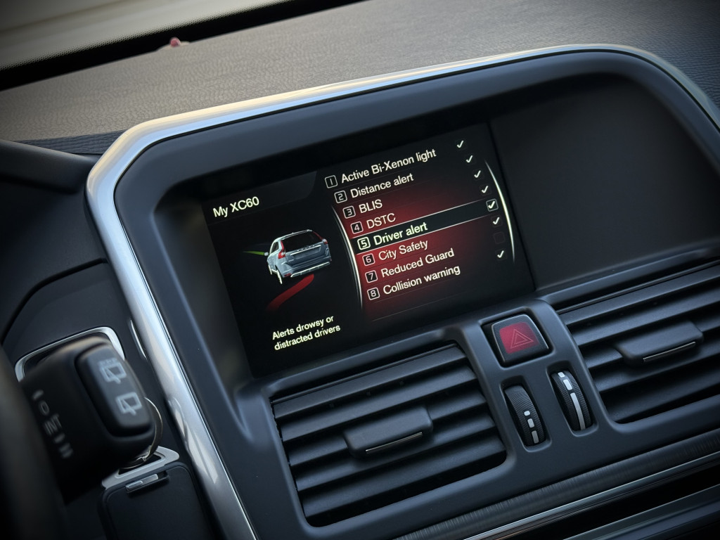 VOLVO XC60 D4 “EXCLUSIVE”