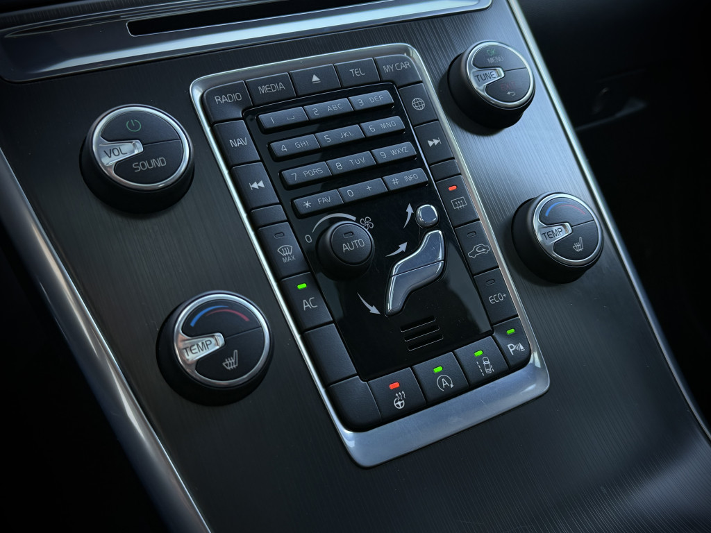 VOLVO XC60 D4 “EXCLUSIVE”