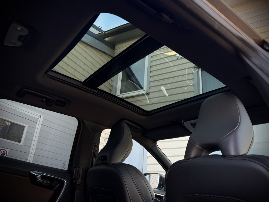 VOLVO XC60 D4 “EXCLUSIVE”