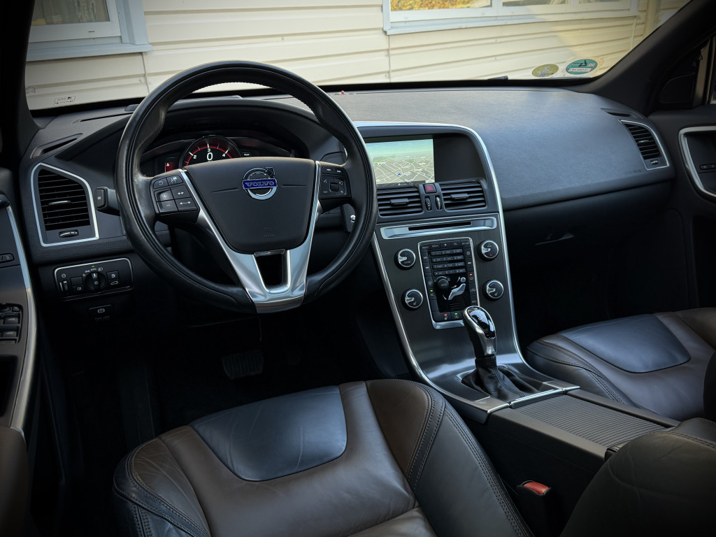 VOLVO XC60 D4 “EXCLUSIVE”