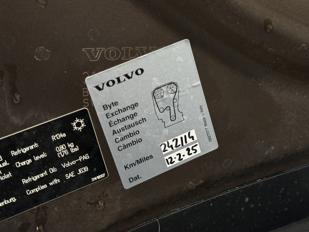 VOLVO XC60 D4 “EXCLUSIVE”