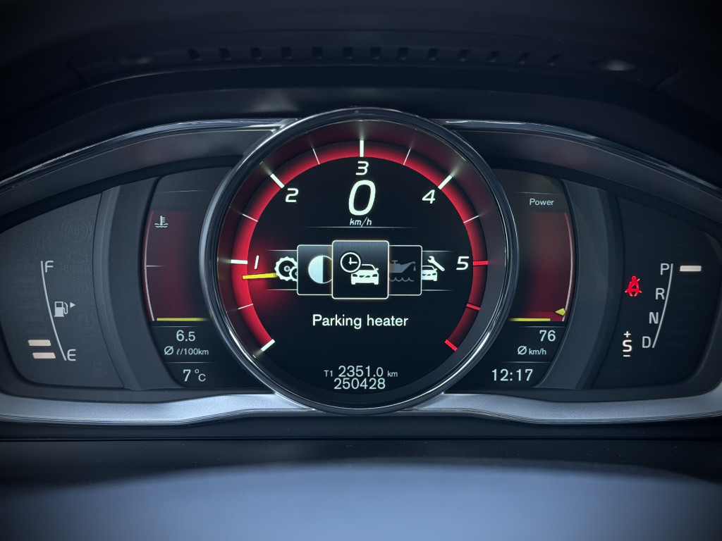 VOLVO XC60 D4 “EXCLUSIVE”