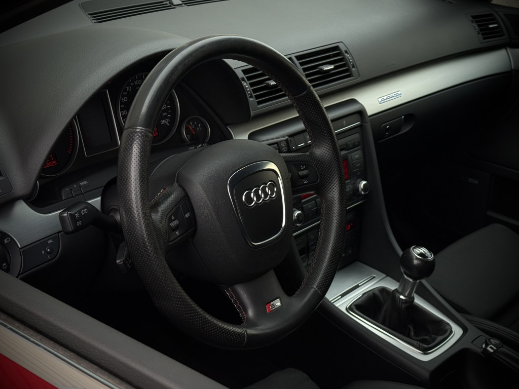 AUDI A4 S-LINE QUATTRO AUDI A4 S-LINE QUATTRO