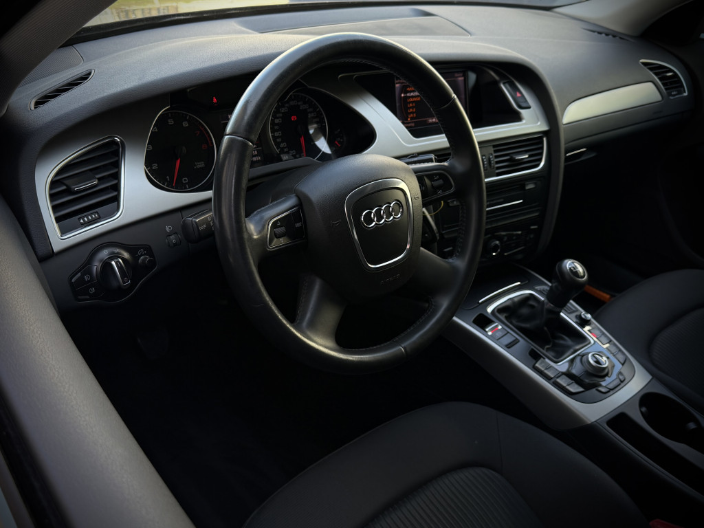AUDI A4 ''ATTRACTION'' AUDI A4 ''ATTRACTION''