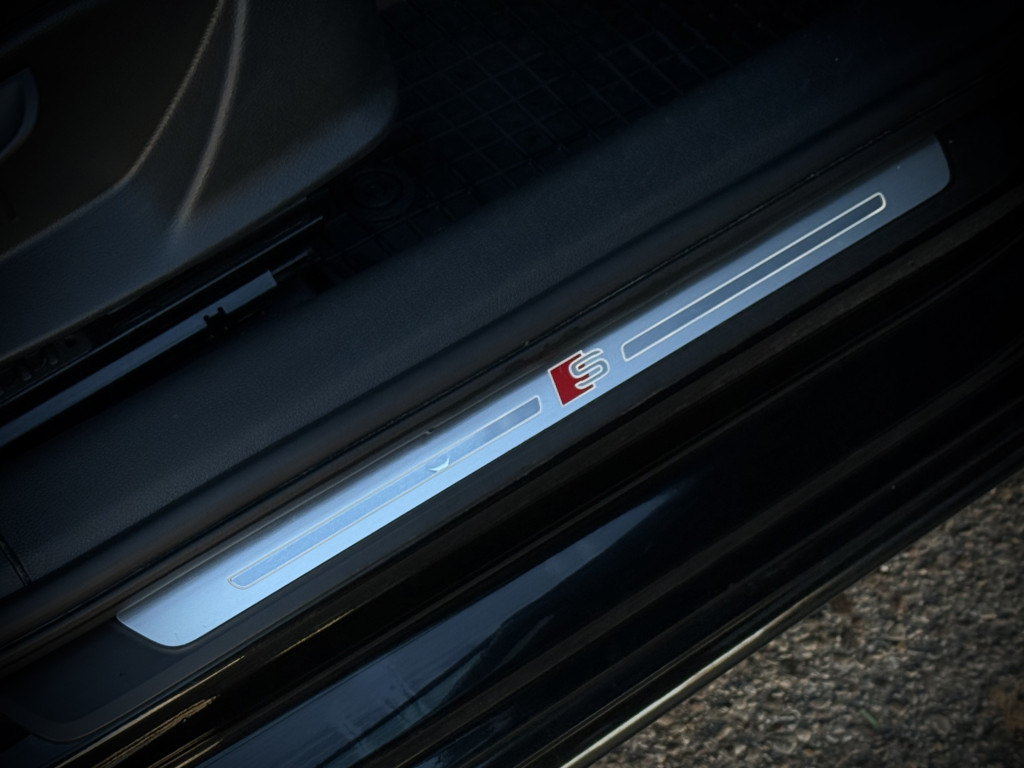 AUDI A4 S-LINE