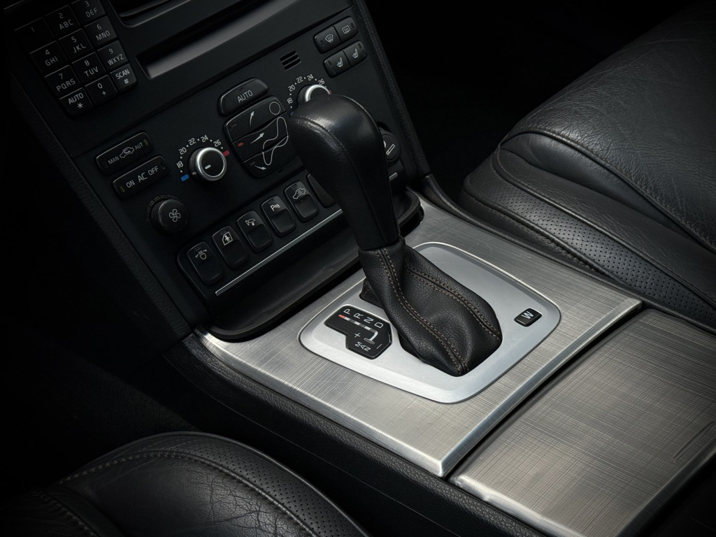 VOLVO XC90 AWD “SUMMUM” VOLVO XC90 AWD “SUMMUM”