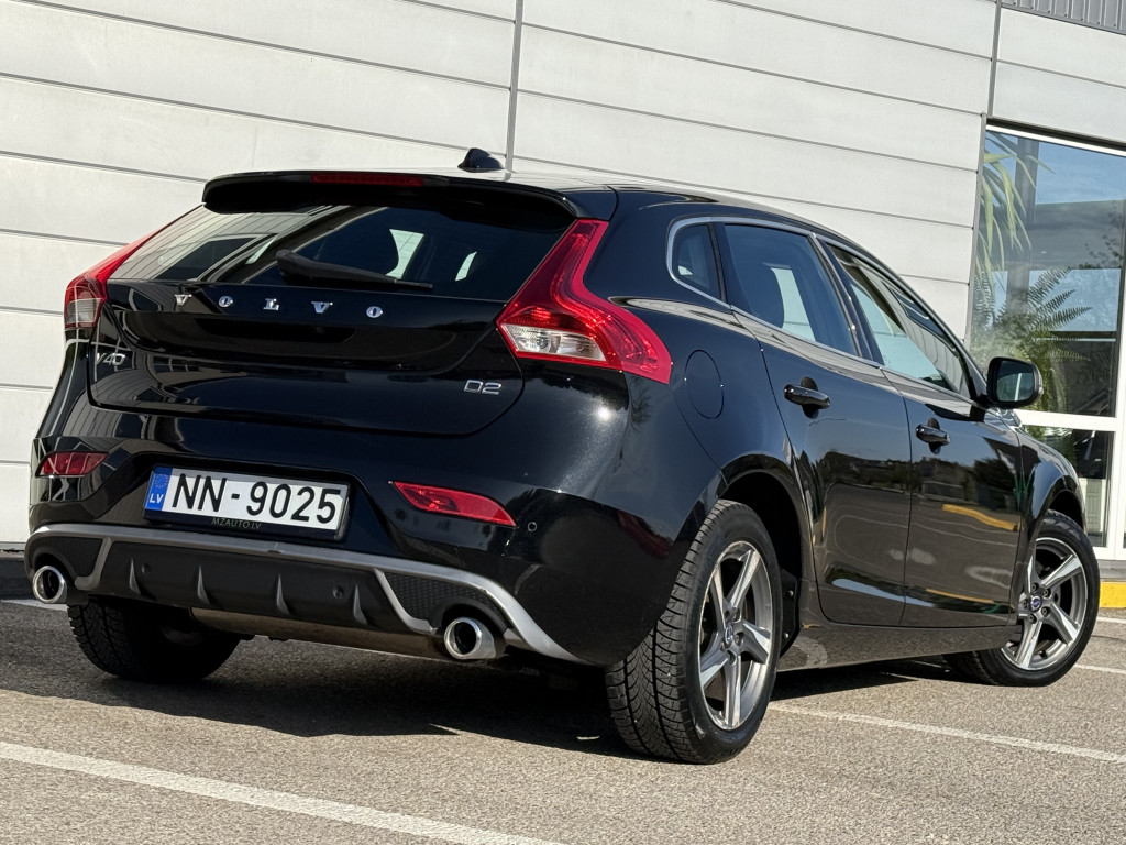 VOLVO V40 “R-DESIGN” VOLVO V40 “R-DESIGN”
