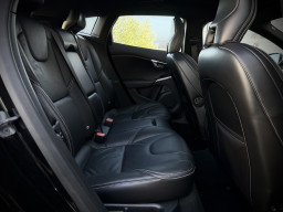 VOLVO V40 “R-DESIGN” VOLVO V40 “R-DESIGN”