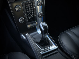 VOLVO V40 “R-DESIGN” VOLVO V40 “R-DESIGN”