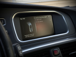 VOLVO V40 “R-DESIGN” VOLVO V40 “R-DESIGN”