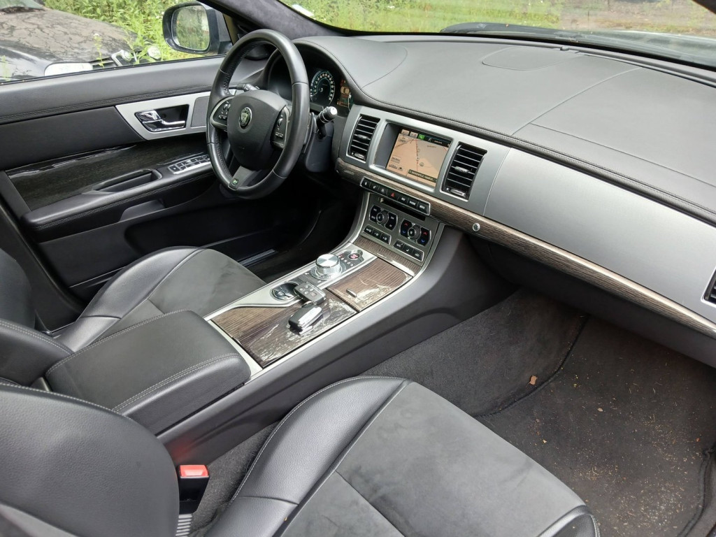 JAGUAR XF “R-SPORT” JAGUAR XF “R-SPORT”