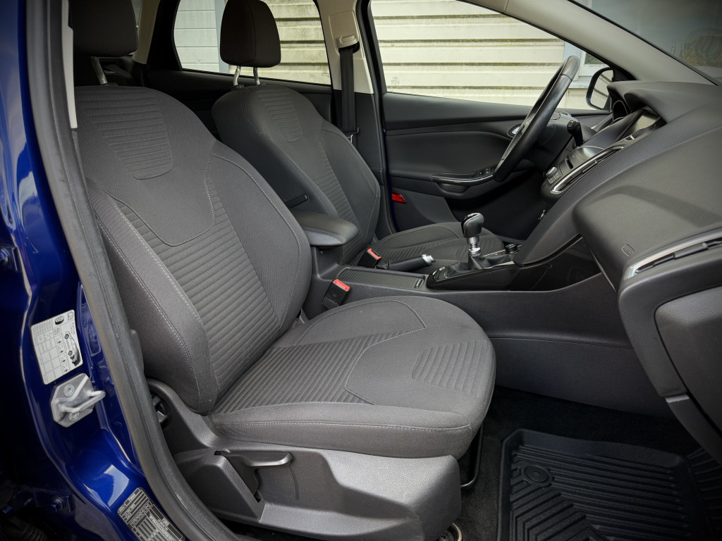 FORD FOCUS ''TITANIUM'' FORD FOCUS ''TITANIUM''
