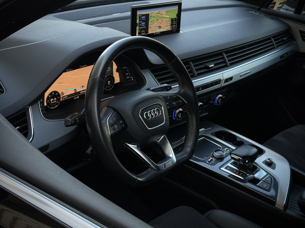 AUDI Q7 S-LINE QUATTRO AUDI Q7 S-LINE QUATTRO
