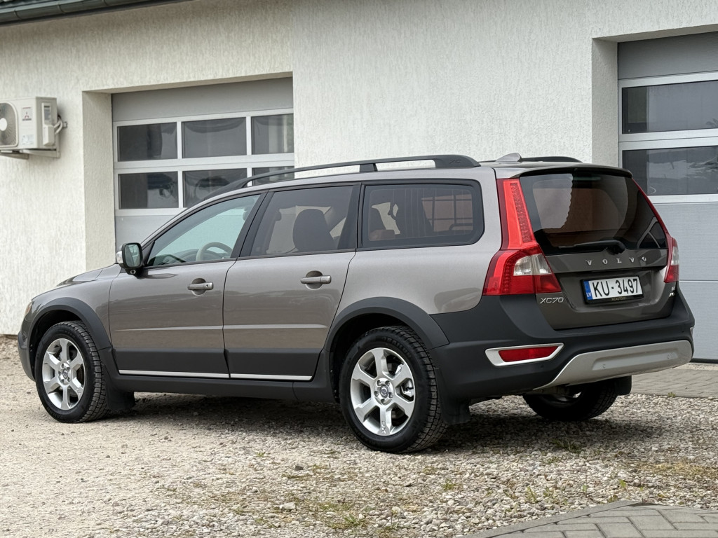VOLVO XC70 AWD