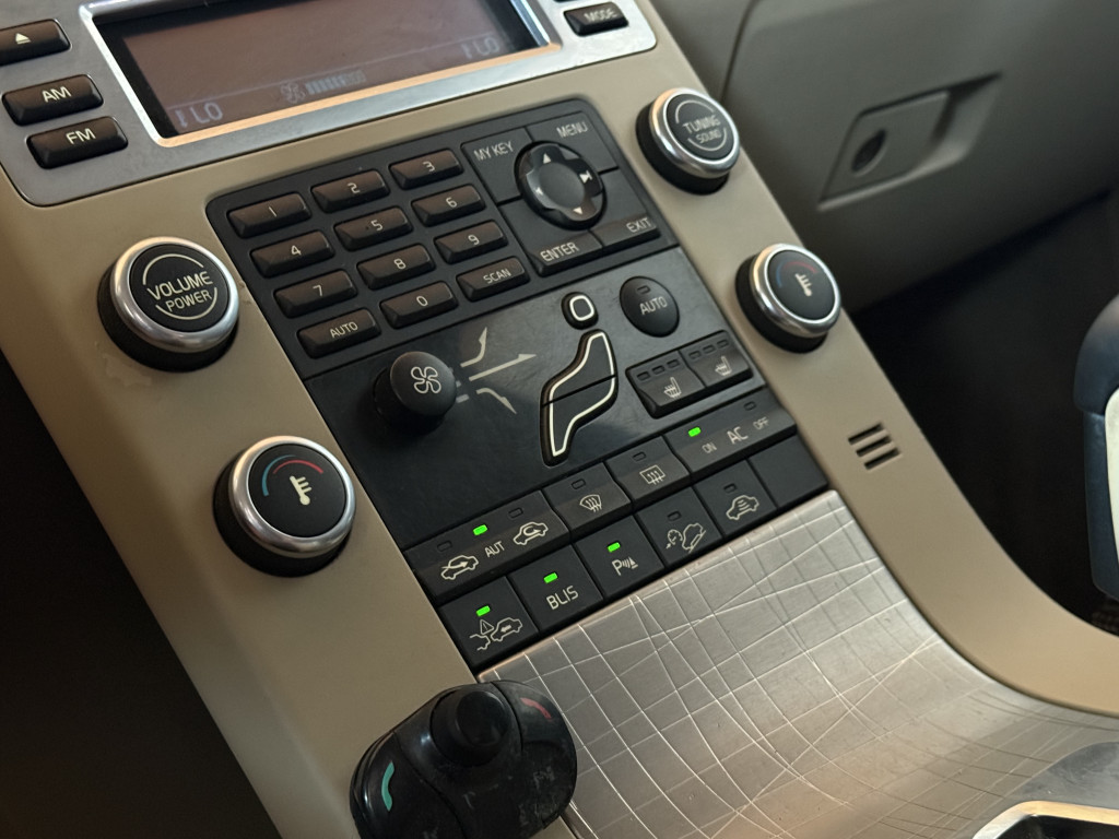 VOLVO XC70 AWD