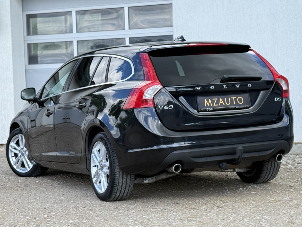 VOLVO V60 “SUMMUM”