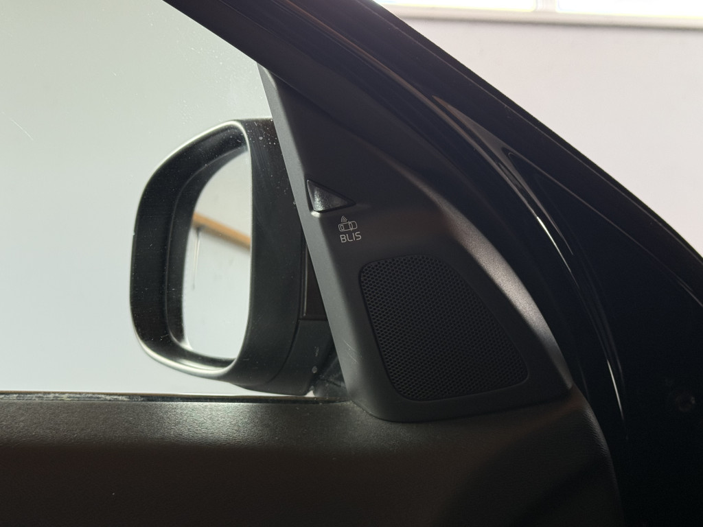VOLVO V60 “SUMMUM”