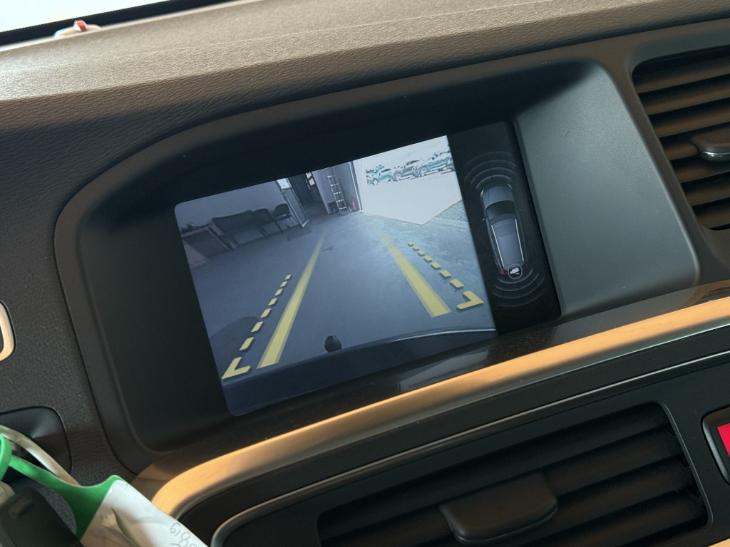 VOLVO V60 “SUMMUM”
