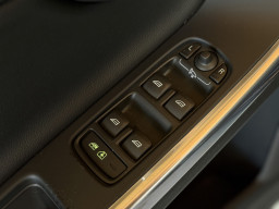 VOLVO V60 “SUMMUM”