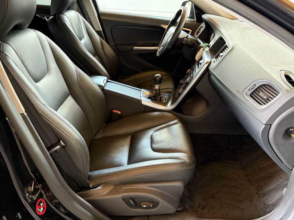 VOLVO V60 “SUMMUM”