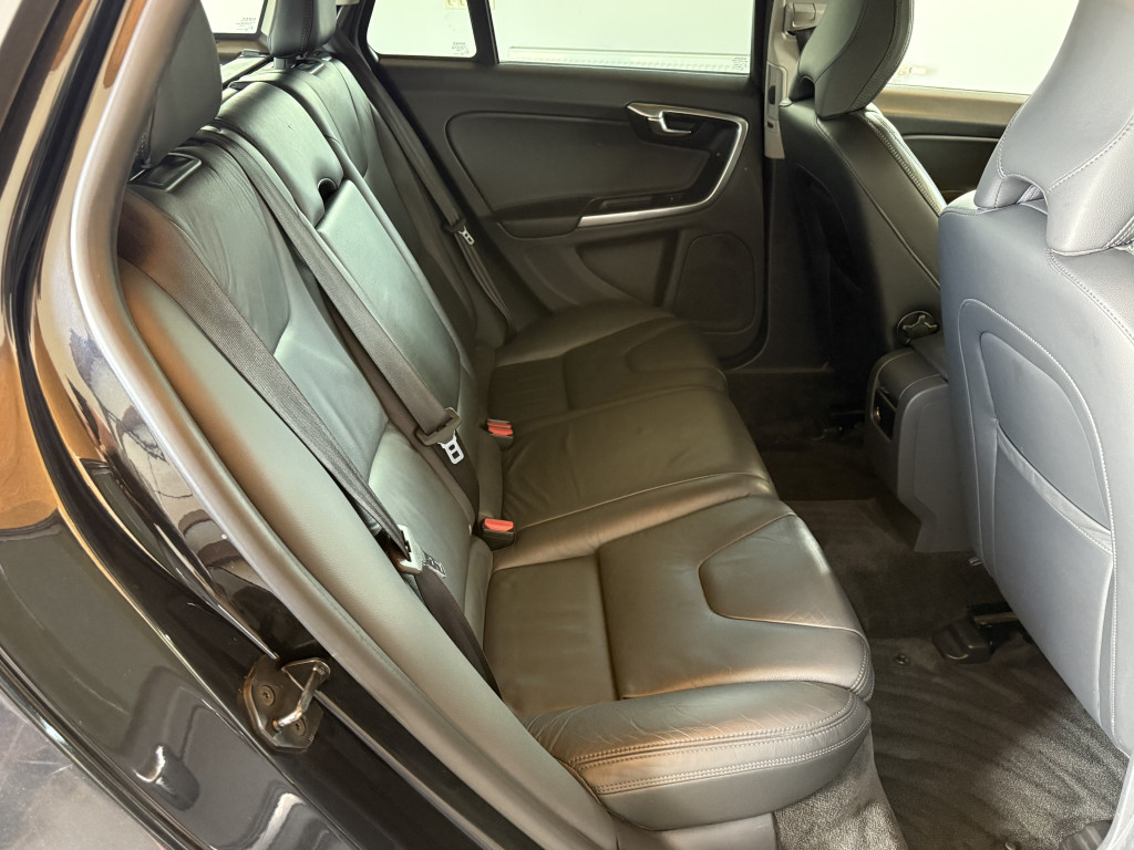 VOLVO V60 “SUMMUM”